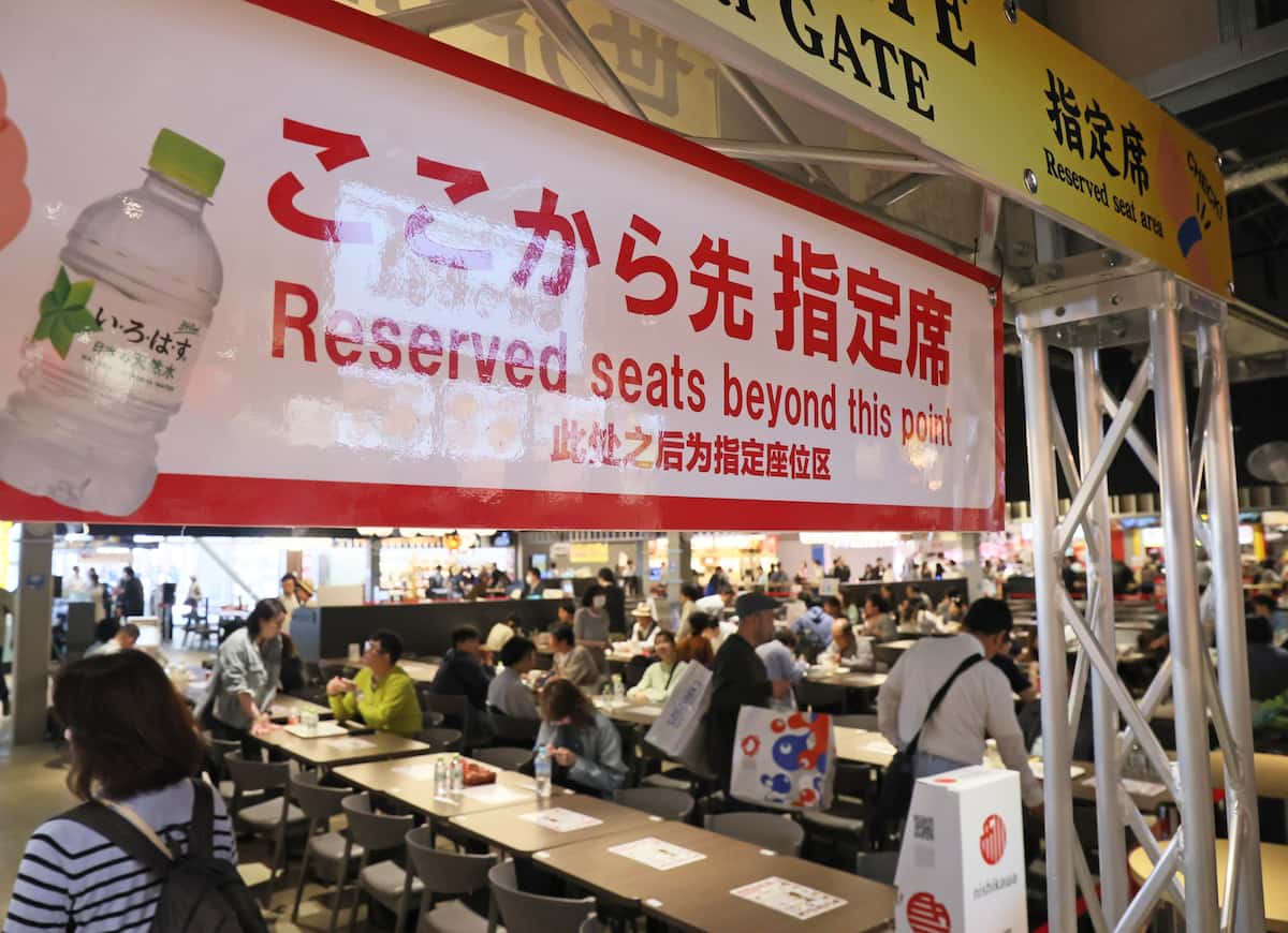 【大阪・関西万博】SNSで物議の万博フードコート有料席　50分550円も、予約制で並ばず食事できて好評